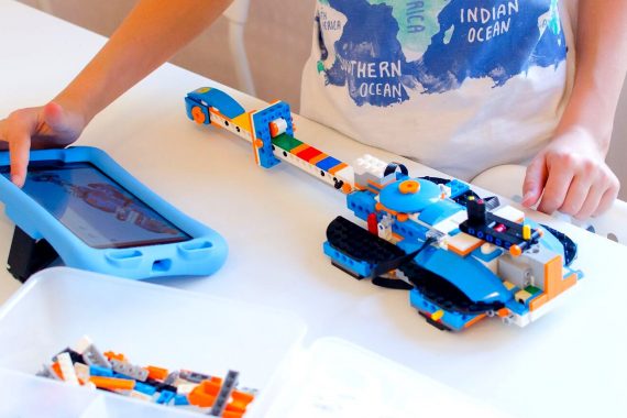 Robotprogramozás 7 évesen Lego Boost-tal – menő!